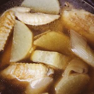 鶏手羽と大根の煮物