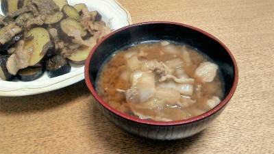 豚肉と白菜のみそ汁
