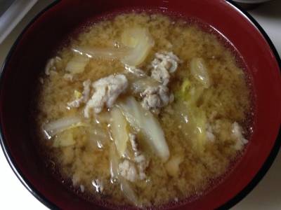 豚肉と白菜のみそ汁