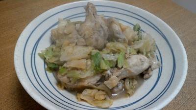 キャベツと鶏肉のバター蒸し煮