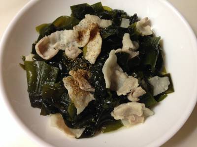 豚肉とわかめの煮物
