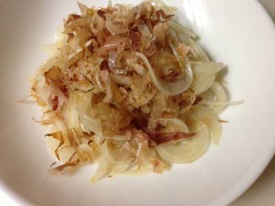 オニオンスライス 梅ポン酢あえ