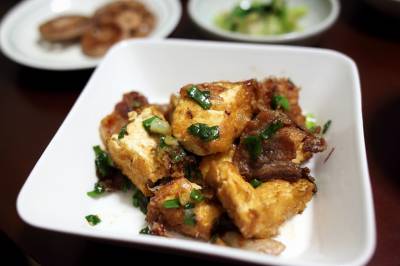 ちぎり厚揚げと豚バラの和風炒め