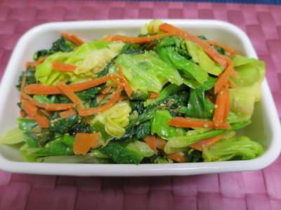 ほうれんそうと海藻、にんじんのナムル