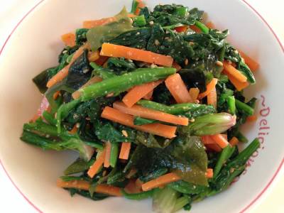 ほうれんそうと海藻、にんじんのナムル
