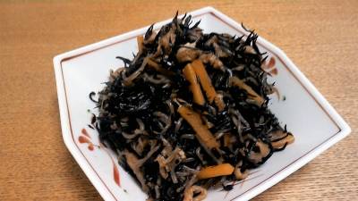ひじきと鶏肉の煮物