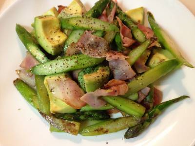 アスパラベーコンとアボカド炒め