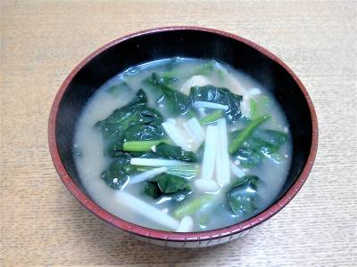 ほうれんそうとなめこのみそ汁