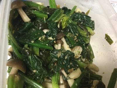 ほうれんそうと海藻、にんじんのナムル