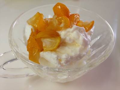 ヨーグルトクリームのきんかんシロップがけ