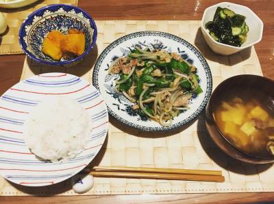 にらもやしの豚こま炒め