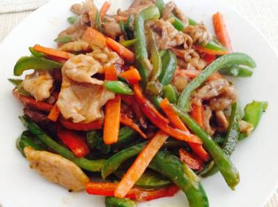 ピーマンと豚肉の黒酢炒め