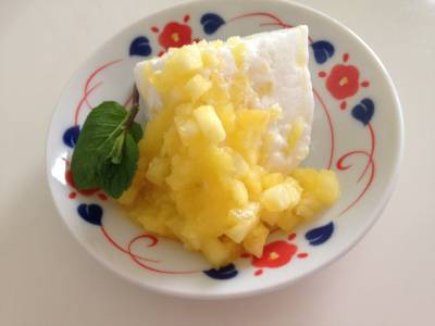 パイナップルのふわふわ淡雪かん