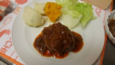 煮込みハンバーグ