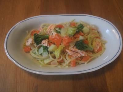 塩ざけとたっぷり野菜のスープパスタ