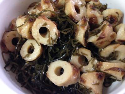 切り昆布とちくわの煮物