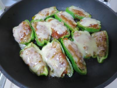ピーマンの肉詰め