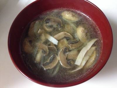 マッシュルームとハムのスープ