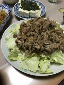 ちぎりキャベツの豚バラ甘辛ソース