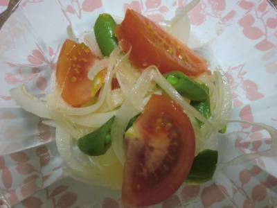 新たまねぎとトマトのサラダ