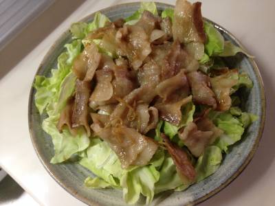 ちぎりキャベツの豚バラ甘辛ソース