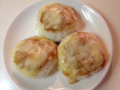 チーズのっけの焼きおむすび