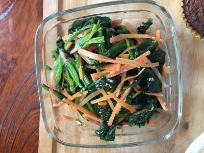 ほうれんそうと海藻、にんじんのナムル