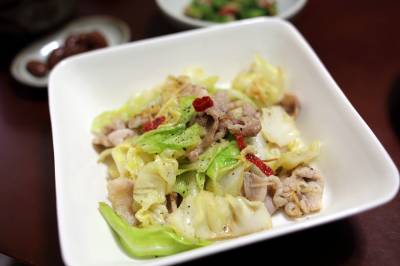キャベツと豚肉の塩炒め
