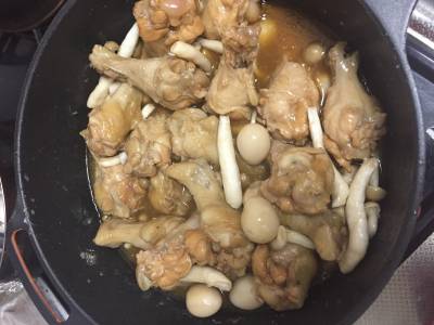 手羽元とうずら卵の煮物