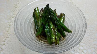 アスパラガスのオイスターソース炒(いた)め