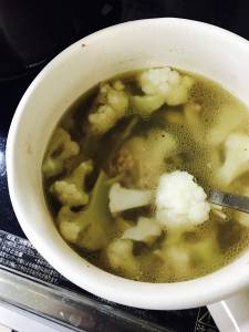 カリフラワーとひき肉のとろみスープ