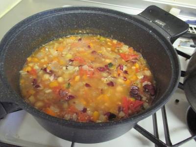 たっぷり野菜と豆のスープ