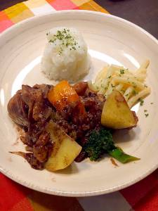 鶏肉の赤ワイン煮込み