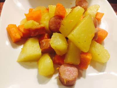 ソーセージ・じゃがいも・にんじんのコロコロソテー