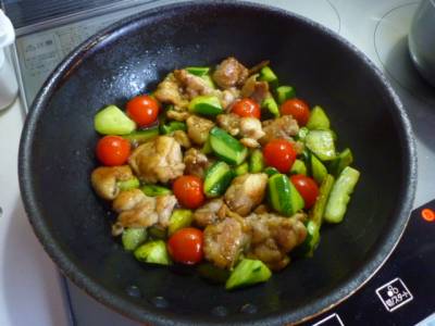 きゅうりと鶏肉の甘酢炒め