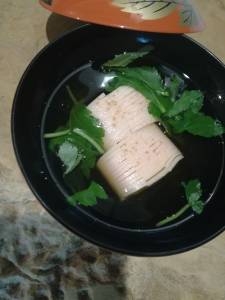 かまぼことねぎのおすまし