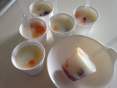 フルーツミルクアイスキャンデー