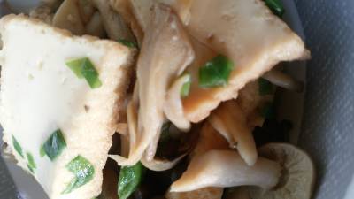 厚揚げときのこのバターじょうゆ炒め