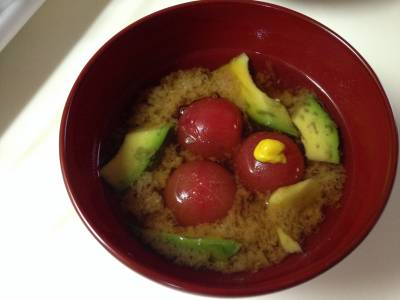 アボカドとトマトの赤だし