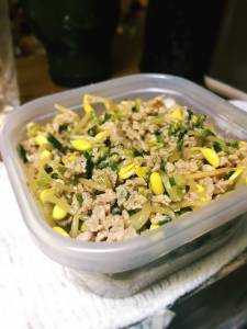 ひき肉ともやしの炒め物