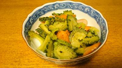 ソーセージとゴーヤーの甘塩炒め