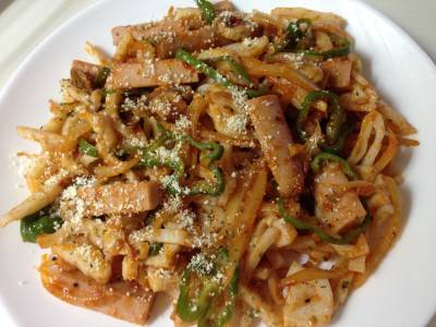 かまぼこナポリタン