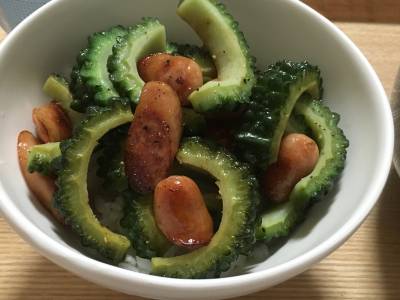 ソーセージとゴーヤーの甘塩炒め