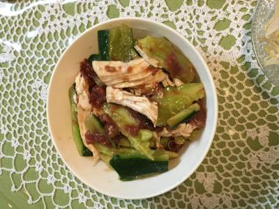 蒸し鶏とたたききゅうりの梅わさびあえ