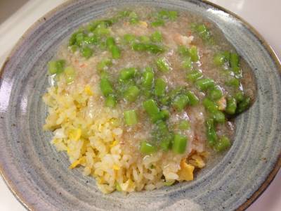 かにとアスパラガスのあんかけチャーハン