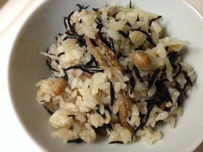ひじきといり大豆の炊き込みご飯