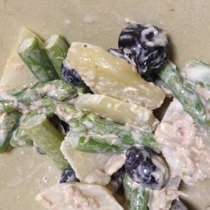 アスパラガスとソーセージのサラダ