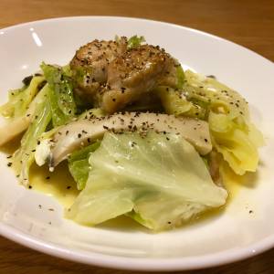 キャベツと鶏肉のクリームチーズ蒸し