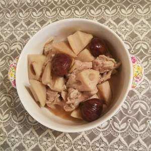 豚肉とれんこん、くりのうま煮