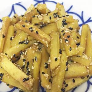 さつまいもの甘辛ごまチーズ